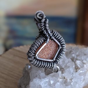 Pendentif Médaillon Pierre de Soleil brute et Argent Massif